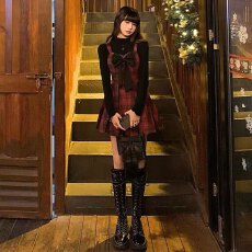 批发圣诞红色格子吊带<b class='q'>连衣裙</b>韩系一整套深冬穿搭氛围感小香风礼服套装