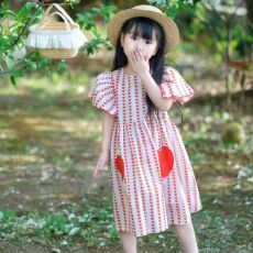 批发女童连衣裙<b class='q'>夏</b>季2025新款儿童洋气时髦<b class='q'>夏</b>装女大童飞袖爱心纯棉裙子