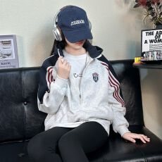 批发女童<b class='q'>外套</b>2026新款秋装超好看早秋洋气女大童学院休闲风上衣外穿潮