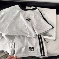 批发夏季新款休闲<b class='q'>运动</b>儿童绣花字母套装 (100%棉，索罗娜领）