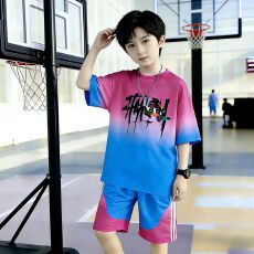 批发【速干面料】儿童渐变色拼接<b class='q'>运动</b>套装短袖短裤男童（聚酯纤维）