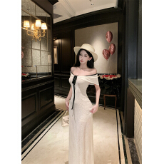 法式白色浪漫一字肩系带抹胸连衣裙女夏纯欲显瘦收腰包臀长裙