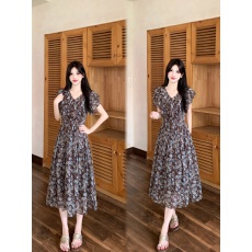 批发实拍大码 夏季新款气质v领法式连衣裙洋气百搭碎花修身显瘦长裙