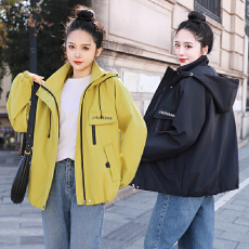 批发<b class='q'>春</b>季新款大码胖mm宽松显瘦工装防风冲锋衣年轻防水百搭风衣短外套