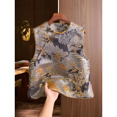 批发新中式<b class='q'>真丝</b>唐锦提花马甲上衣女春新款圆领盘扣高级感国风<b class='q'>背心</b>马夹