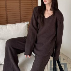 批发工厂秋冬套<b class='q'>装</b>女V领毛衣针织阔腿<b class='q'>裤</b><b class='q'>时尚</b>两件套宽松休闲<b class='q'>裤</b>子