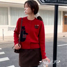 批发工厂冬季单排扣通勤百搭长袖针织开衫韩版设计感撞色绣花<b class='q'>羊绒</b><b class='q'>毛衣</b>