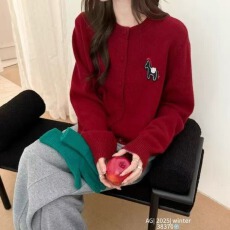 批发工厂韩国冬小马刺绣针织开衫女宽松2025新年红色喜庆毛衣外套女