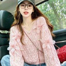 批发发亿毛衣工厂<b class='q'>甜美</b>温柔风立体花朵粉色毛衣女百搭韩系V领针织衫