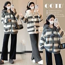 批发实拍2025新款孕妇装韩系条纹连帽毛领开衫毛衣秋冬款<b class='q'>百搭</b>减龄上衣