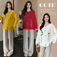 批发实拍2025新款<b class='q'>孕妇</b><b class='q'>秋冬</b>时尚宽松显瘦减龄加厚毛衣手工花朵开衫外套