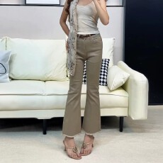 批发奶茶色小个子微喇牛仔<b class='q'>裤</b>女2026秋季新款高腰<b class='q'>修身</b>显瘦时尚喇叭<b class='q'>裤</b>子