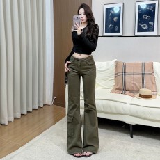 批发军绿色中低腰微喇叭牛仔裤女春秋2026新款气质流行高级时髦拖地裤