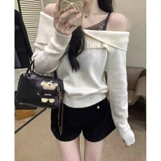 批发纯欲蕾丝吊带假两件毛衣女独特漂亮秋冬新款打底针织衫一字肩上衣