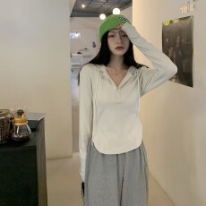 批发连帽<b class='q'>T</b><b class='q'>恤</b>女秋冬不规则<b class='q'>修身</b>休闲上衣设计感长袖卫衣潮