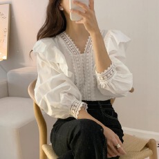 批发2026新款法式V领显瘦木耳边衬衫百搭<b class='q'>甜美</b>减龄镂空蕾丝上衣