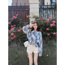 批发纯欲简约蓝白格子排扣防晒衬衫女<b class='q'>春</b>夏季外搭衬衣宽松休闲减龄上衣