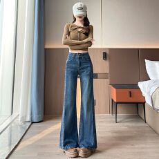 批发蓝色加绒显瘦不贴腿微喇牛仔<b class='q'>裤</b>女款2026年秋冬季新款垂感喇叭<b class='q'>裤</b>子