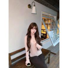 藕粉色V领毛织上衣女2025FW竖坑条螺纹镂空羊毛针织衫