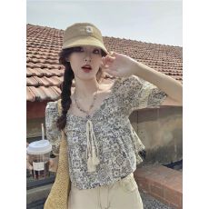 批发夏季新款设计感别致上衣法式短款娃娃衫女小众独特短袖<b class='q'>衬衫</b>