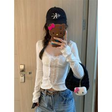 批发纯欲风<b class='q'>白色</b>蕾丝U领打底<b class='q'>长袖</b><b class='q'>T</b><b class='q'>恤</b>女春高级内搭修身短款上衣