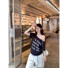 批发210克精棉温柔风宽松斜领字母印花短袖女韩系夏季T恤显瘦露肩上衣