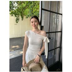 竹节棉不规则斜肩短袖T恤女夏季2026新款修身显瘦设计感露肩上衣