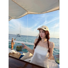 批发DailyDash日光岛屿法式醋酸缎面蕾丝百搭显瘦质感吊带上衣女