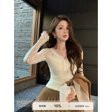批发邱肉瑶 蕾丝印花上衣<b class='q'>打底衫</b>女春季新款微透纯欲修身气质性感内搭