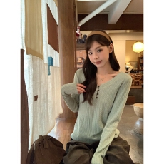 批发宋正恩绿色V领内搭打底衫女秋季新款修身显瘦单穿短款长袖t恤上衣