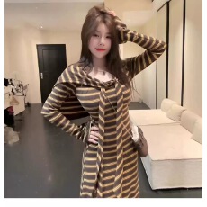 批发纯欲辣妹气质复古条纹连衣裙披肩女装2025秋冬新款百搭修身两件套