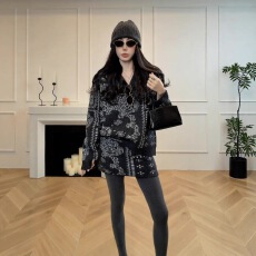 批发复古图腾小众加厚V领毛衣防走光短裙套装女秋<b class='q'>冬</b>设计感时髦两件套