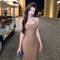 批发复古辣妹条纹吊带连衣裙女春夏季新款气质修身显瘦性感包臀长裙子