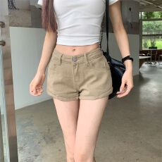 批发2025实拍显腿长性感俏皮卷边设计白色感<b class='q'>牛仔</b><b class='q'>短裤</b>卡其色热裤女