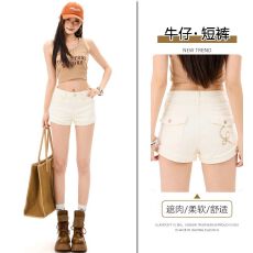 批发杏色毛边弹力刺绣牛仔短裤女显瘦百搭设计感辣妹妹提臀短裤