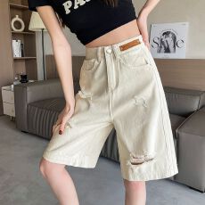 批发米白色破洞五分<b class='q'>牛仔</b><b class='q'>短裤</b>女夏薄<b class='q'>高腰</b>小个子宽松显瘦5分直筒中马裤