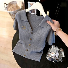 批发2026春夏季新款女灰色休闲气质V领短袖<b class='q'>针织衫</b>时尚通勤显瘦上衣服