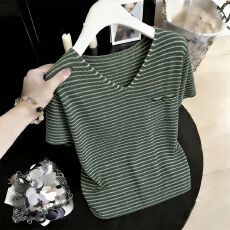 批发假口袋条纹V领冰丝短袖<b class='q'>针织衫</b>女2026春夏薄款百搭T恤宽松洋气上衣