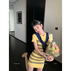 批发休闲条纹拼接披肩针织连衣裙女2026夏季新款修身气质包臀短裙