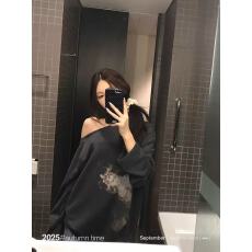 批发SUNONEONE 猫咪印花宽松套头休闲斜肩露肩卫衣<b class='q'>女</b>秋季美式小众上衣