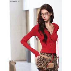 批发BulletNini修身V领连帽新年圣诞女秋冬学院风高智绞花针织红毛衣