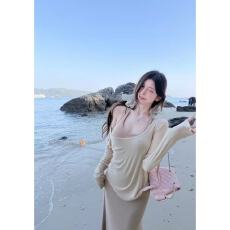 批发白水女 漂亮姐姐 天丝绵羊毛圆领T恤&挂脖露背<b class='q'>连衣裙</b>纯欲慵懒套组