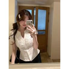 批发PtonUmi小樽来信 V领收腰短袖衬衫女夏荷叶边小衫泡泡袖甜美上衣