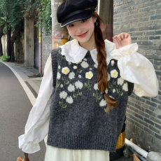 批发2025年秋季温柔叠穿甜美立体花朵<b class='q'>马甲</b>针织<b class='q'>背心</b>女