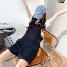 批发高腰背带裤夏季2026新款韩版设计感洋气<b class='q'>连体裤</b>宽松直筒<b class='q'>牛仔</b>短裤女