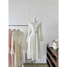 批发甜桃娇娇秋冬名媛辣妹优雅气质V领<b class='q'>钉珠</b>蕾丝长袖<b class='q'>连衣裙</b>