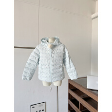 批发芝士日“浅蓝晴空”<b class='q'>甜美</b>百搭奶蓝短款外套冬季小众波点排骨羽绒服