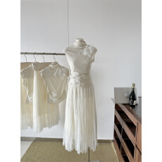 批发<b class='q'>轻纱</b>羽梦高级感镂空立体花朵显瘦上衣半身裙绝美套装