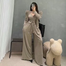 有货韩国东大门INS博主26春气质垫肩纯色甜美吊带开衫休闲裤3件套