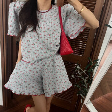 批发有货 <b class='q'>时尚</b>套装女